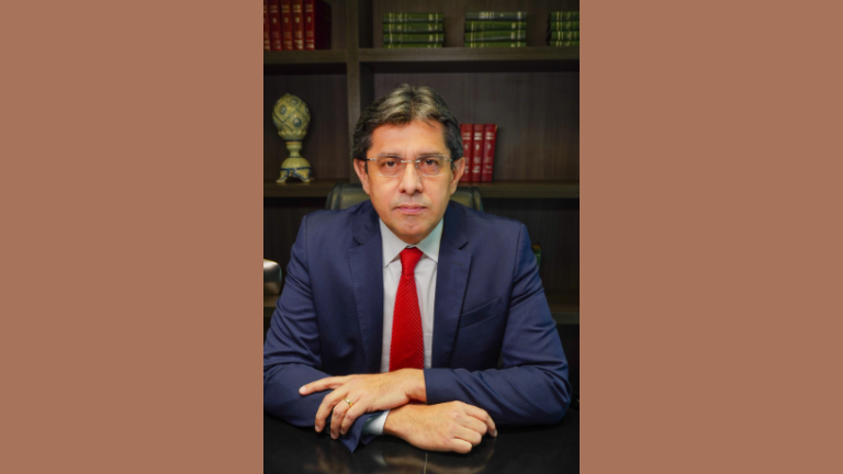 Márcio Coutinho explica as obrigações legais no registro de estatutos partidários e seus impactos no processo eleitoral.