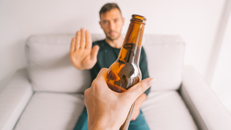 Descubra com Lawrence Aseba Tipo como o consumo de álcool pode comprometer a saúde e gerar riscos silenciosos a longo prazo.