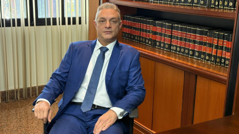 Leonardo Manzan orienta empresas sobre como adaptar contratos e cláusulas à transição tributária do ICMS.