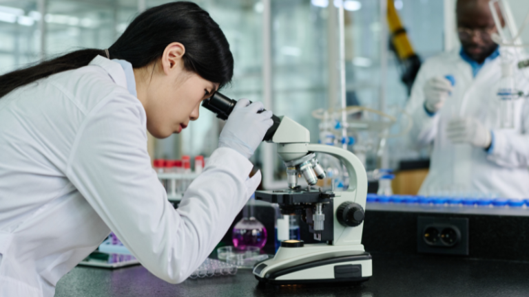 TRT-2 apura caso de juíza que cursa medicina em período integral