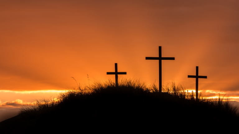 Jose Eduardo De Oliveira e Silva explora o simbolismo do altar: presença, sacrifício e mesa da comunhão.