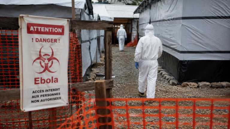 Vigilância Epidemiológica Global: Os Desafios no Controle do Vírus Ebola e a Cooperação Internacional Vigilância Epidemiológica Global: Os Desafios no Controle do Vírus Ebola e a Cooperação Internacional