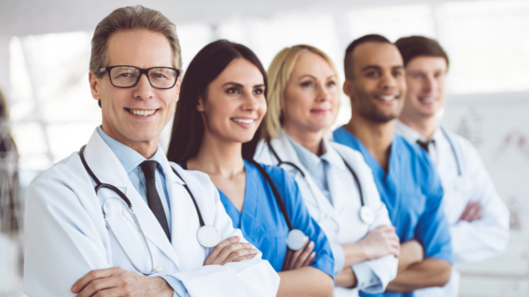 Brasil dobra o número de médicos em uma década, mas distribuição segue desigual entre capitais e interior Brasil dobra o número de médicos em uma década, mas distribuição segue desigual entre capitais e interior